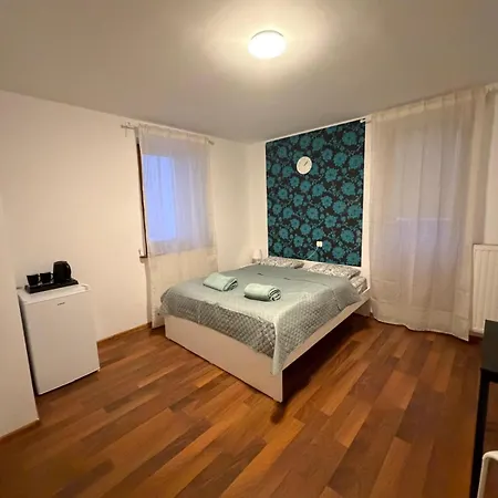 Dzikie Fiolki Hotel *